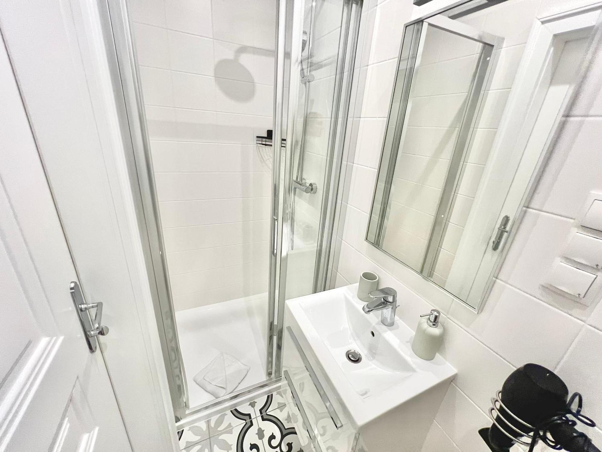 Boutique Newly Renovated Apartment *